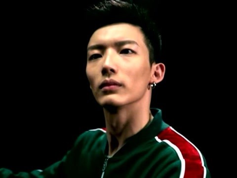 《热血街舞团》鹿晗王嘉尔战队草鱼创意中插广告 舞技无懈可击